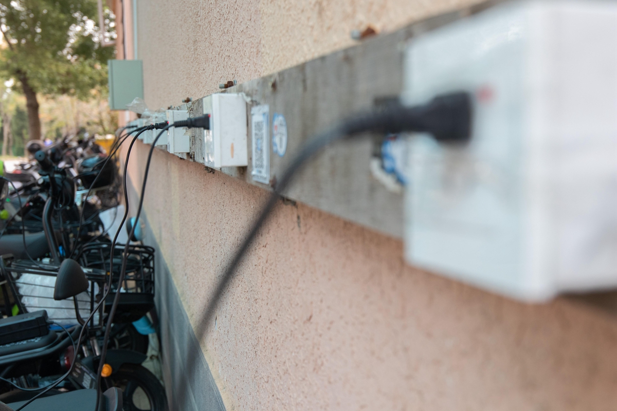 荟9目前的充电桩（学通社记者 高俊 摄）