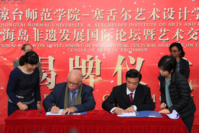 1594886649171071.jpg 中塞艺术交流中心签约仪式.jpg